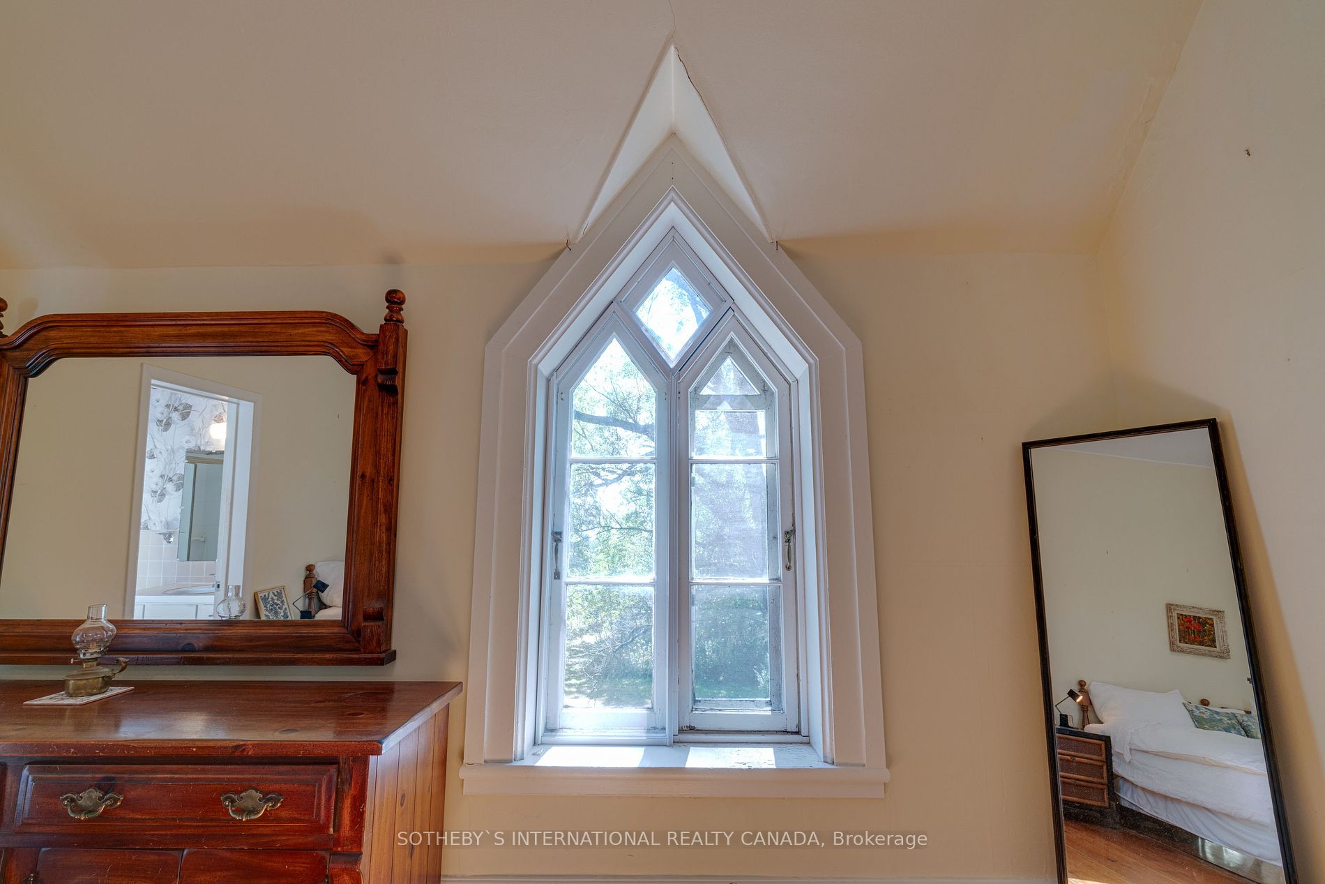 366 Lakeshore Rd