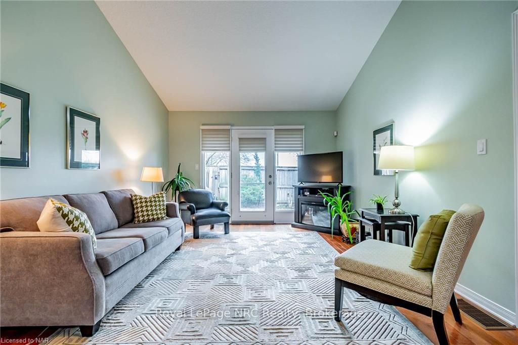 6 Carson Court