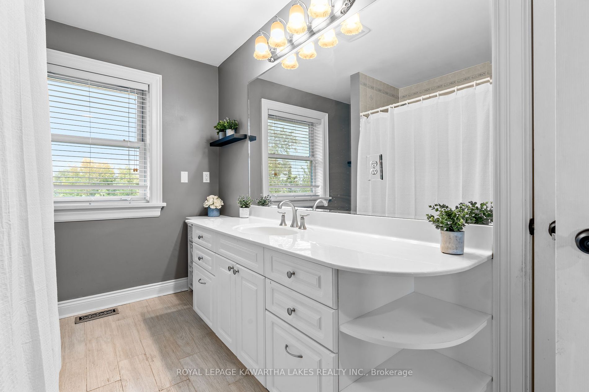 16 Rosies Rd