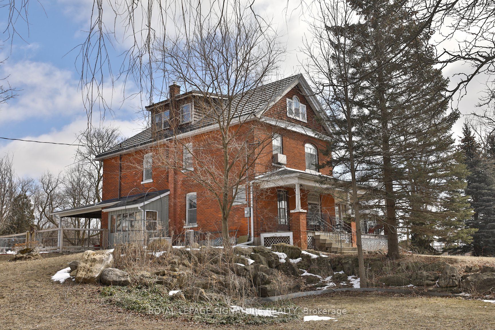 1694 Centre Rd