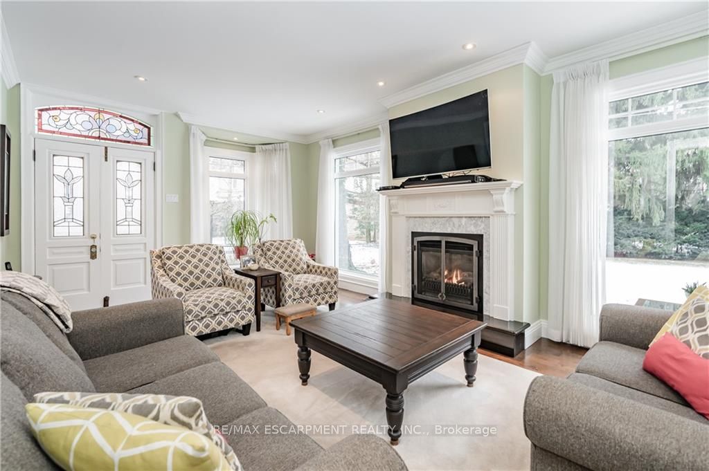 4 JERSEYVILLE Road E