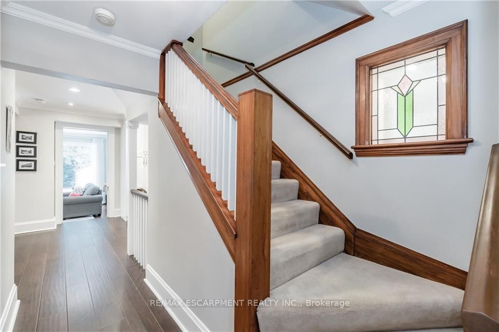 4 JERSEYVILLE Road E