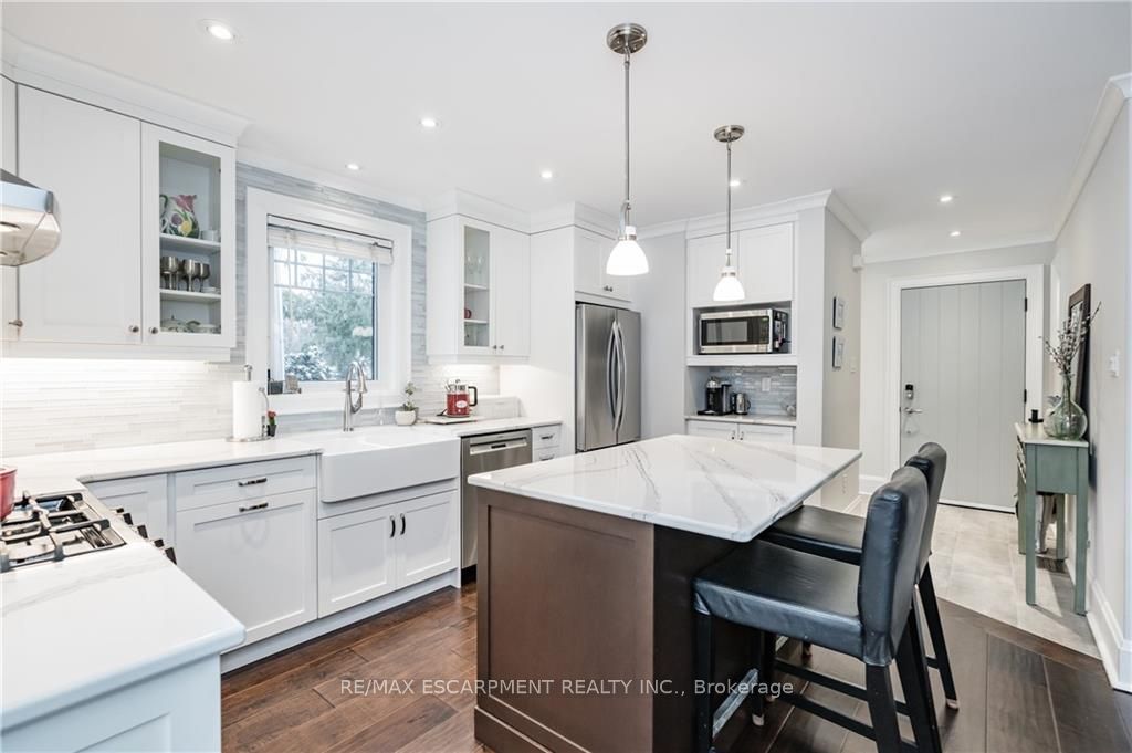 4 JERSEYVILLE Road E