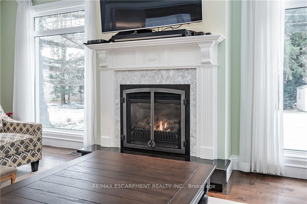 4 JERSEYVILLE Road E
