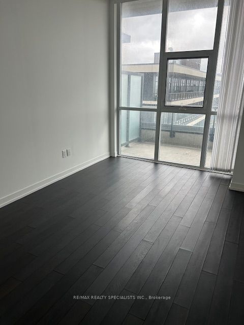 550 North Service Rd, #904