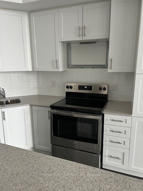 550 North Service Rd, #904
