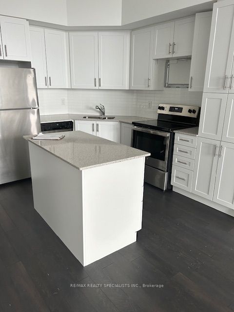 550 North Service Rd, #904
