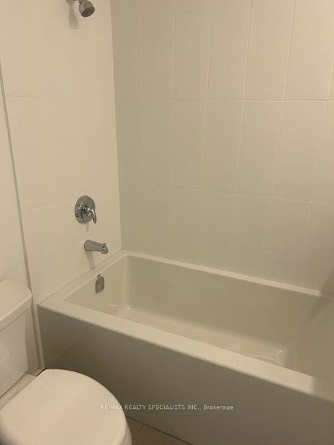 550 North Service Rd, #904