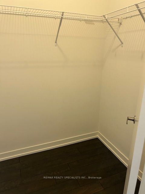 550 North Service Rd, #904