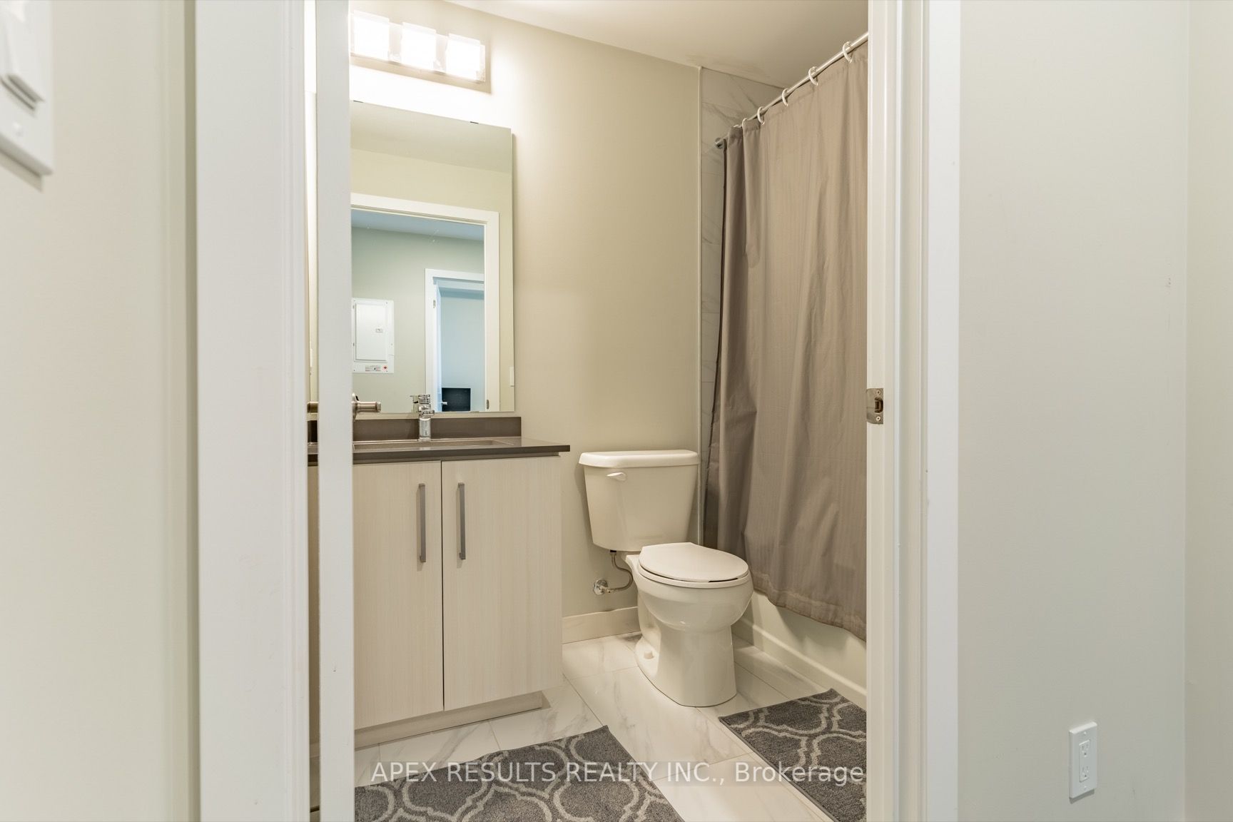 15 Queen St S, #2109