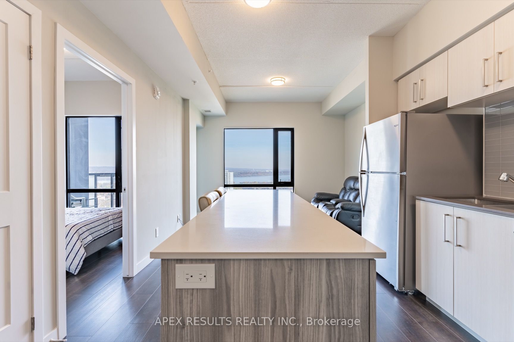 15 Queen St S, #2109