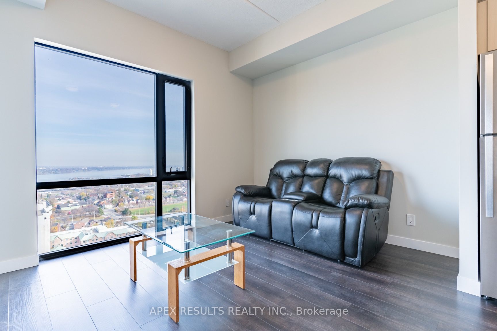 15 Queen St S, #2109