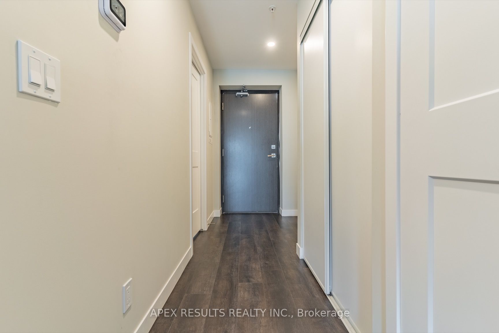 15 Queen St S, #2109