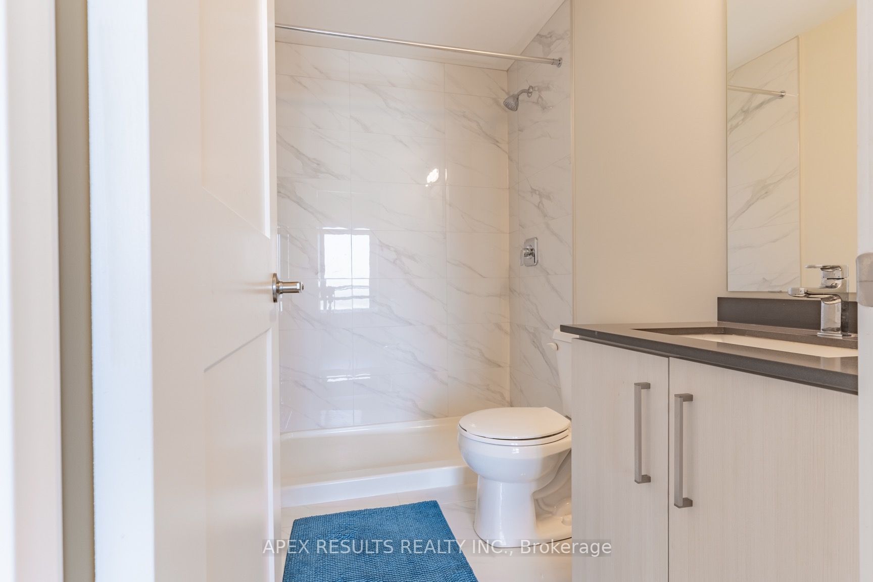 15 Queen St S, #2109