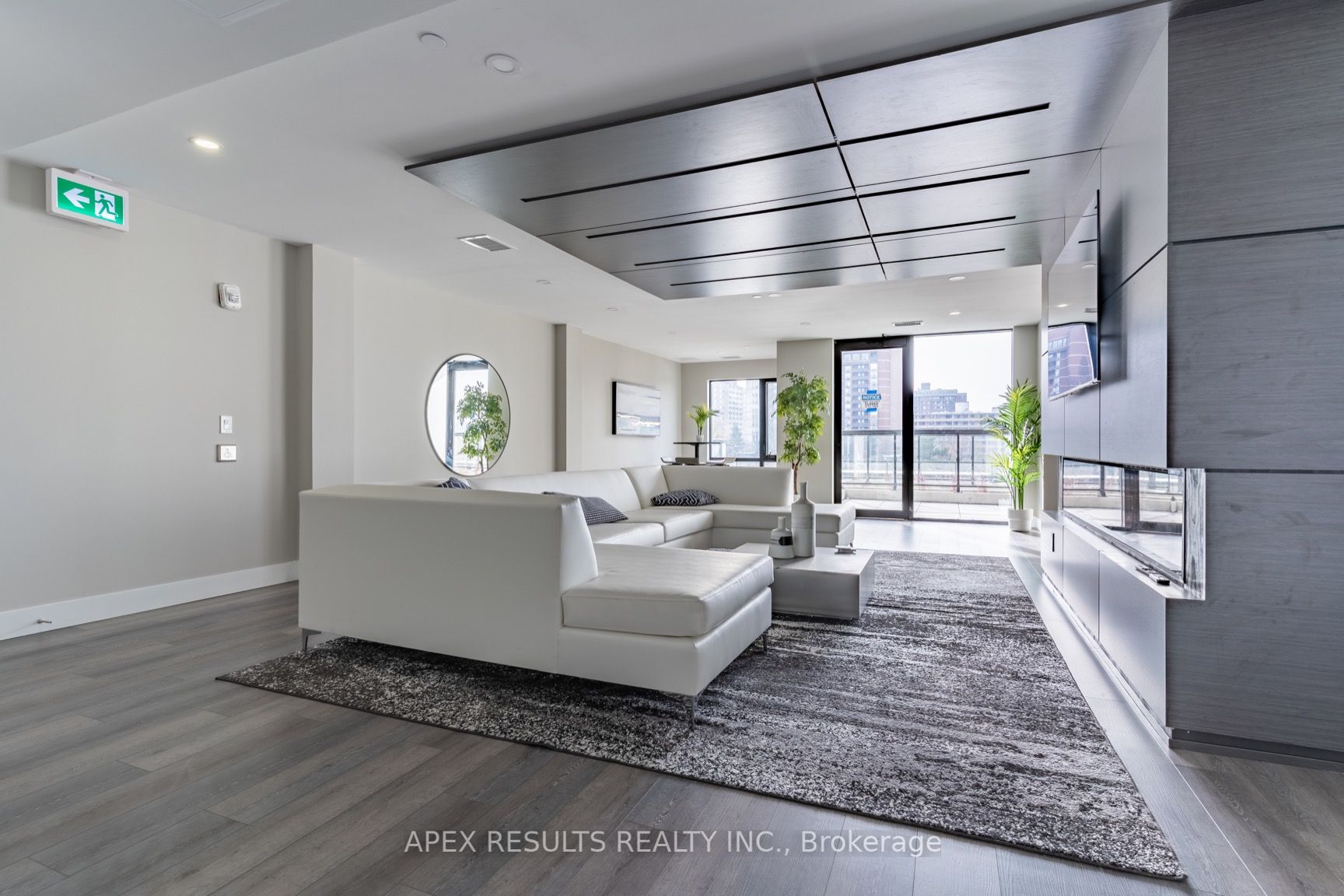 15 Queen St S, #2109
