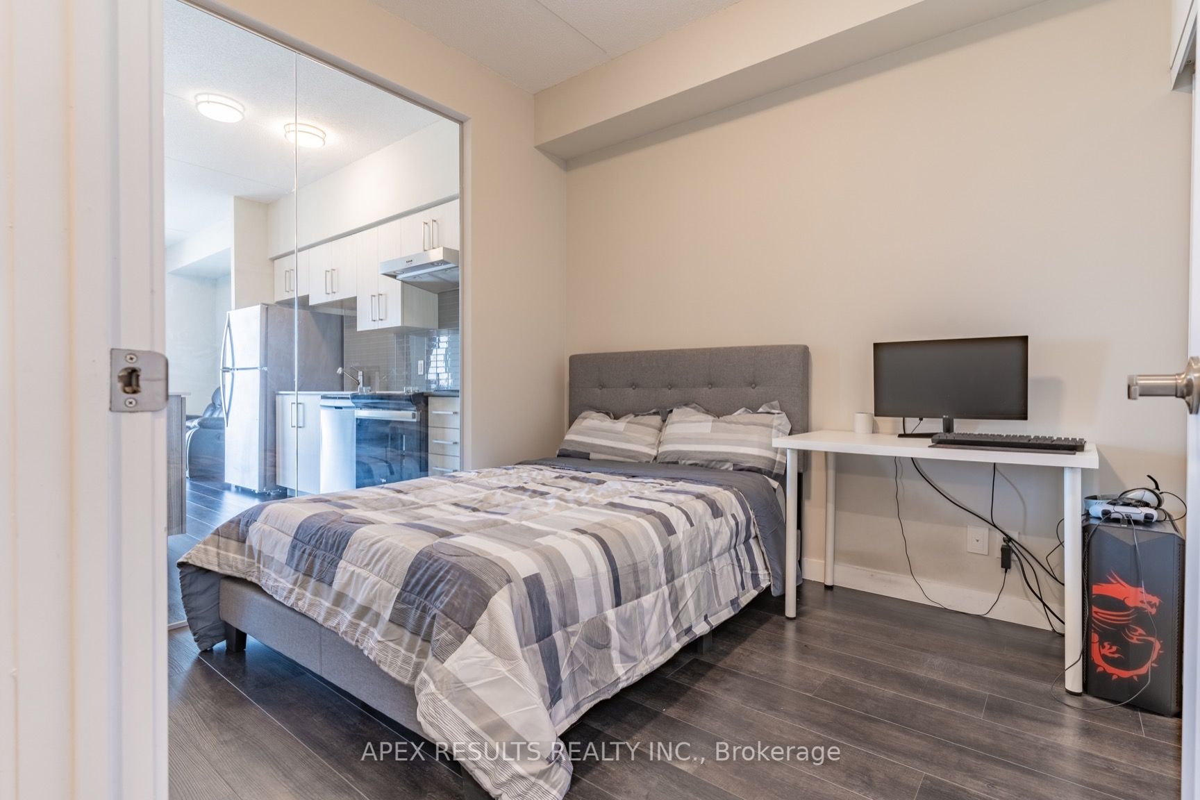 15 Queen St S, #2109