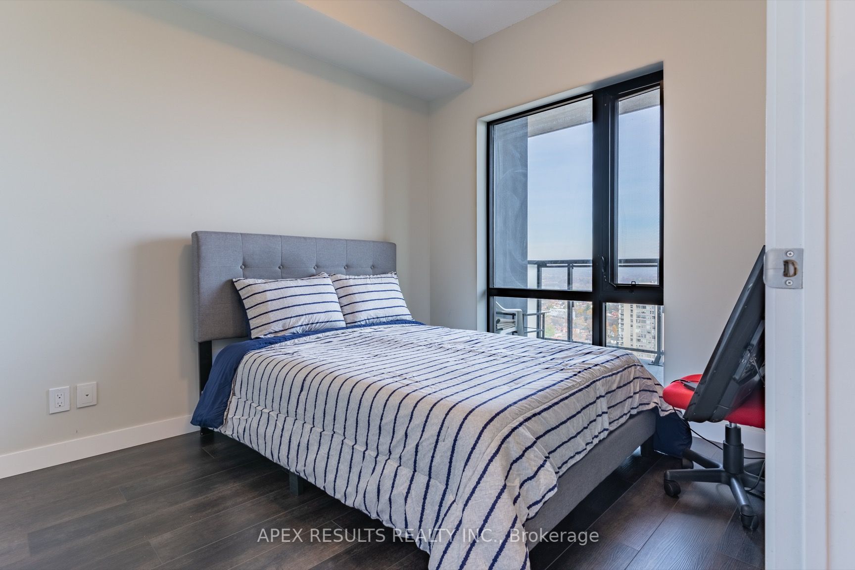 15 Queen St S, #2109