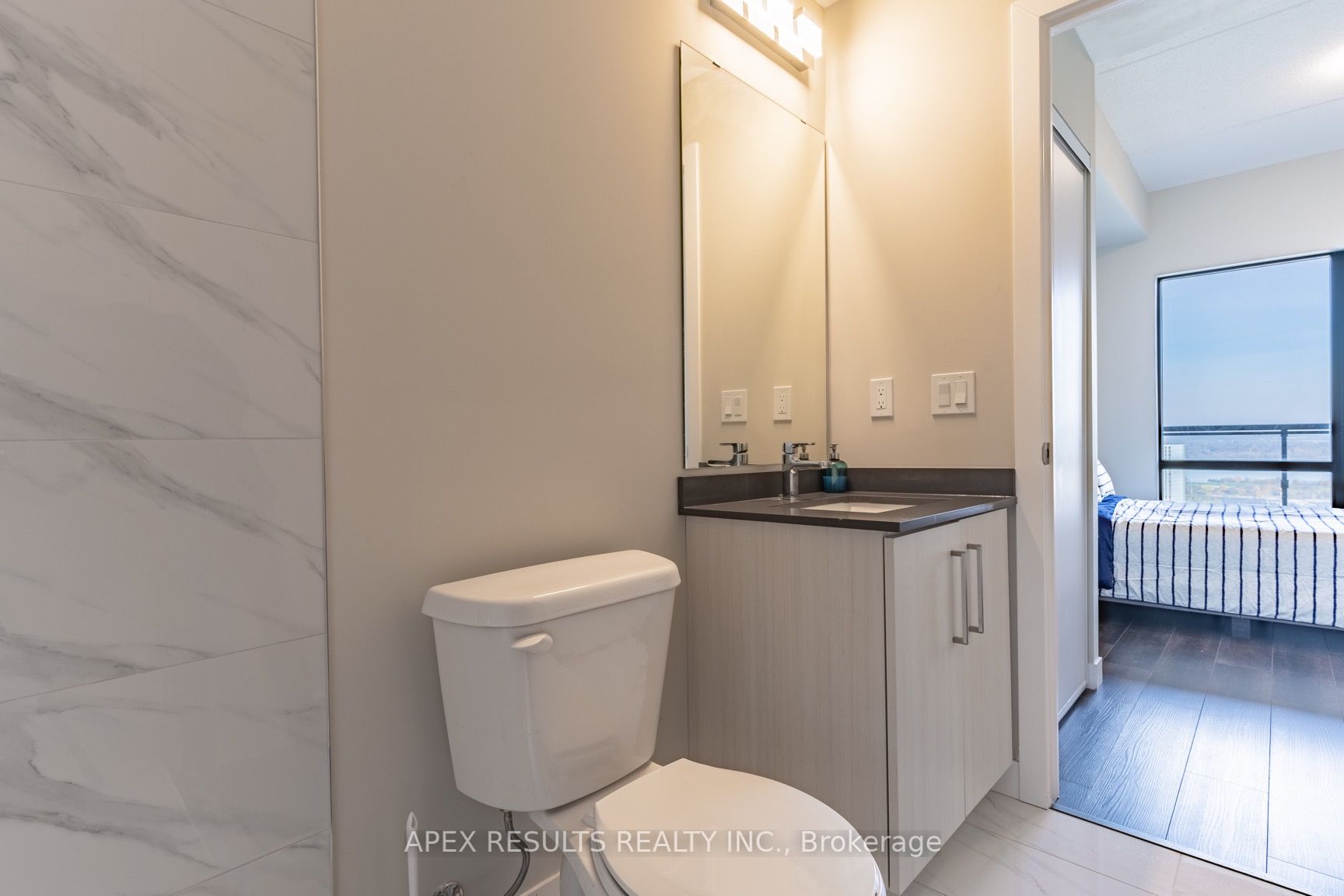 15 Queen St S, #2109