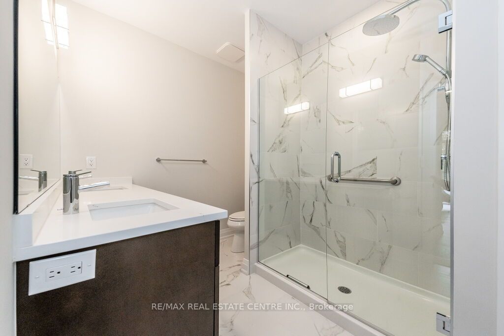 71 Wyndham St S, #203