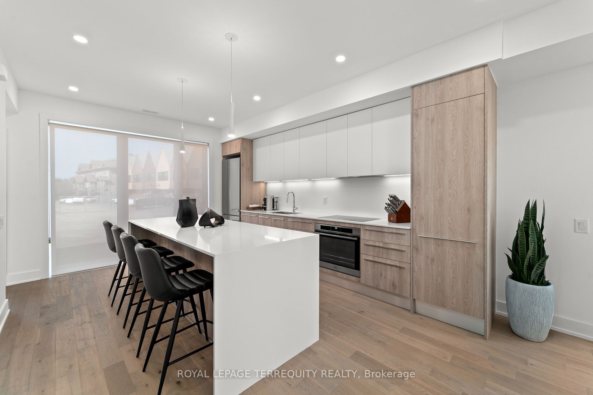 35 Rockmount Crescent