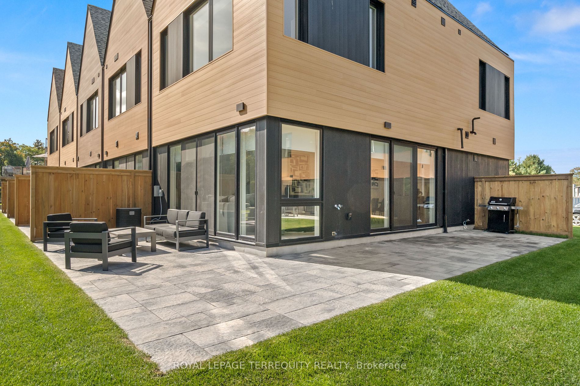 35 Rockmount Crescent