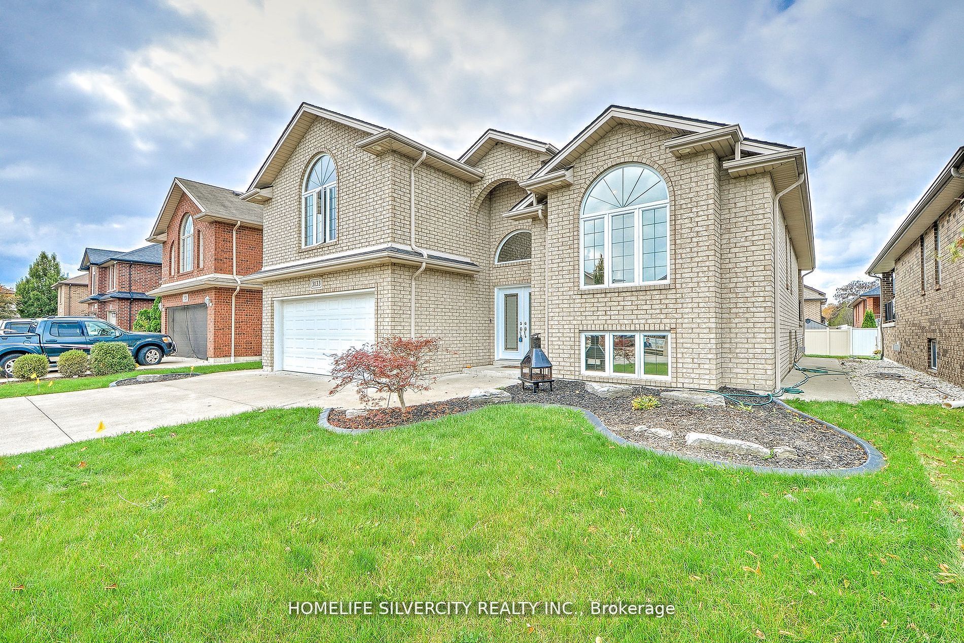 3133 Leisure Crescent