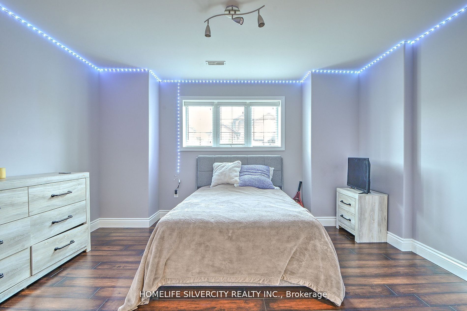 3133 Leisure Crescent