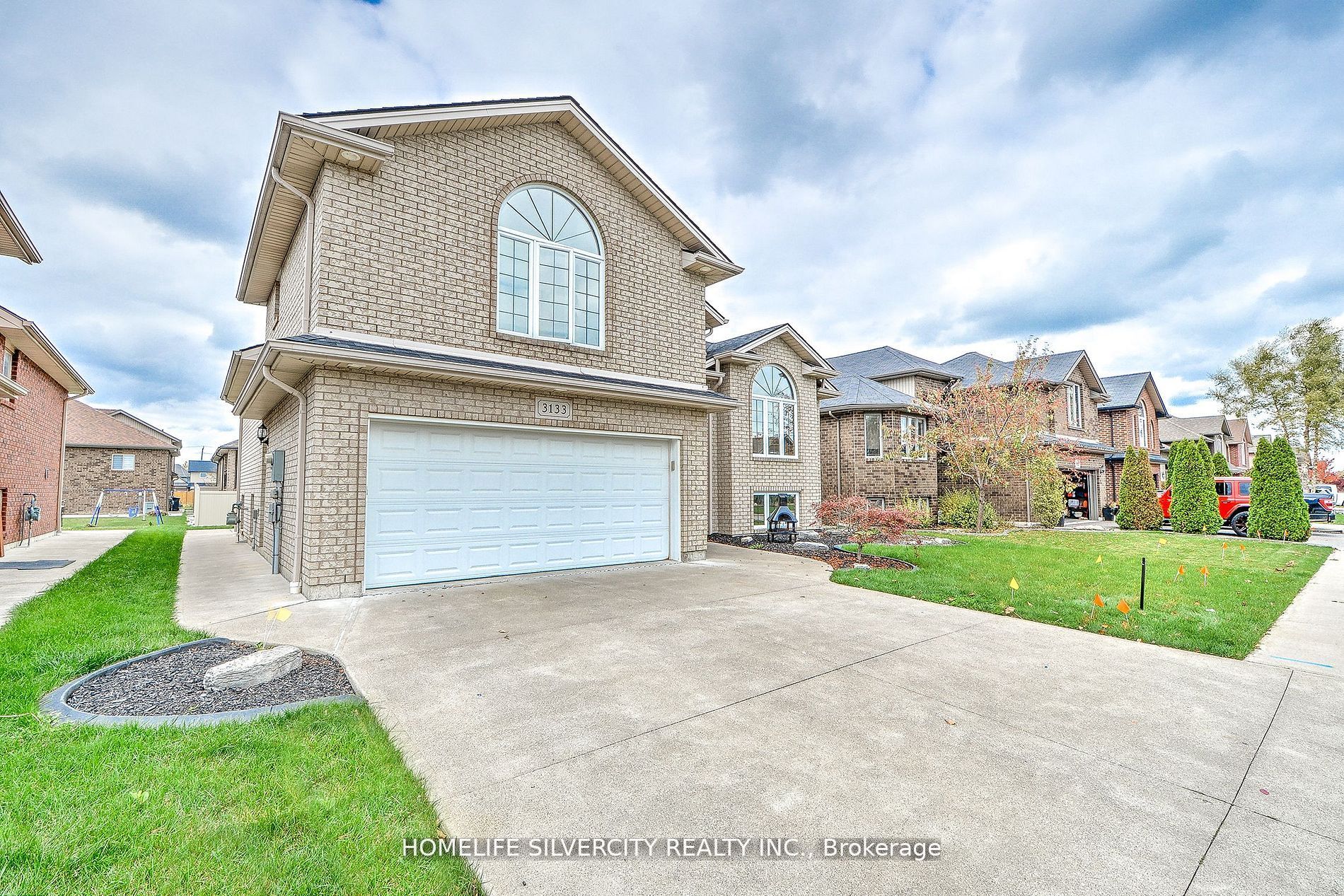 3133 Leisure Crescent