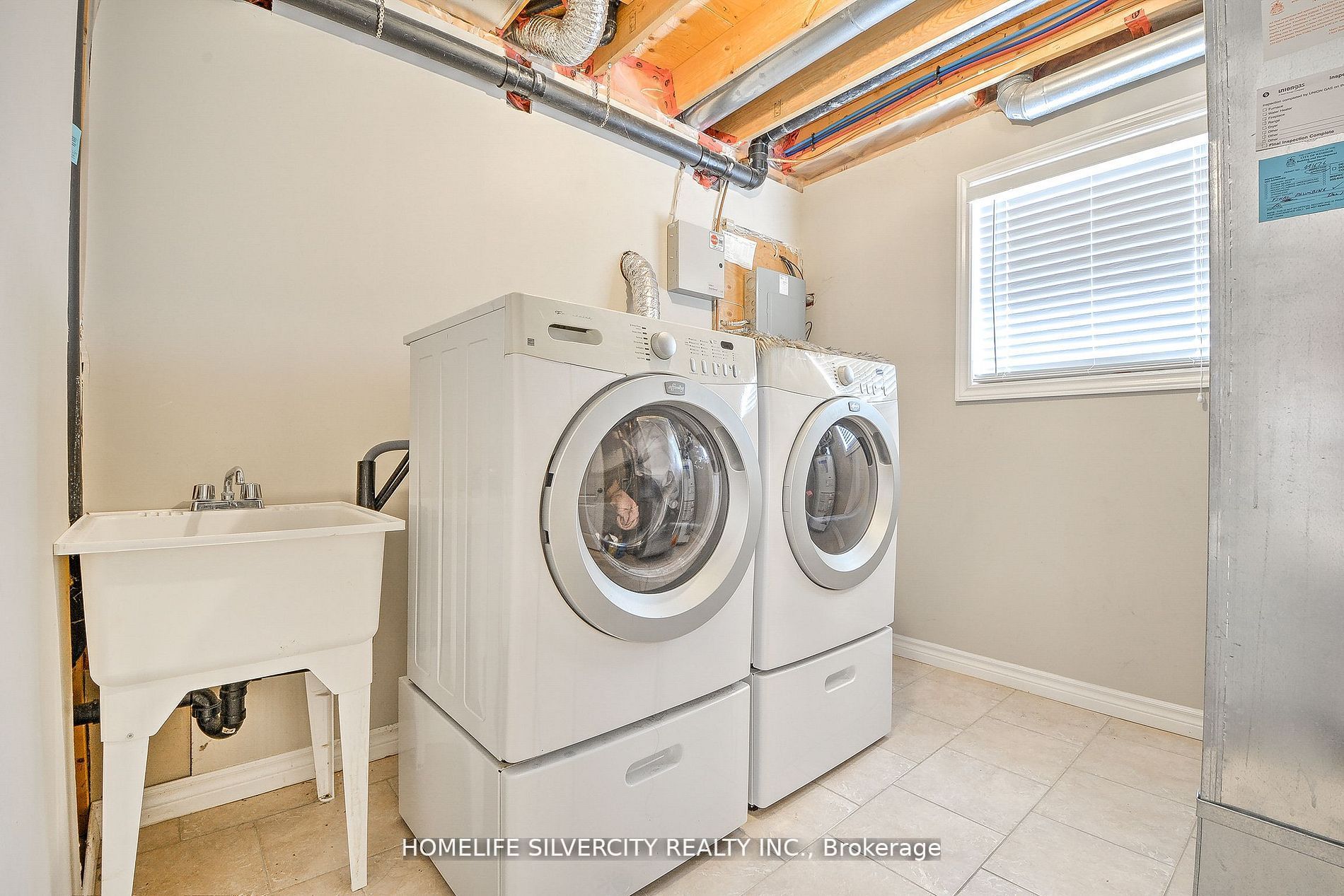 3133 Leisure Crescent