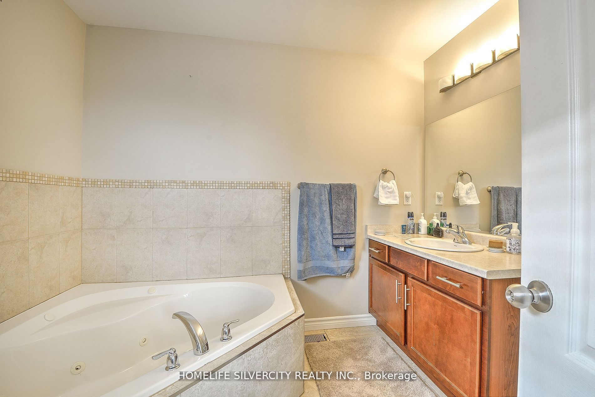 3133 Leisure Crescent