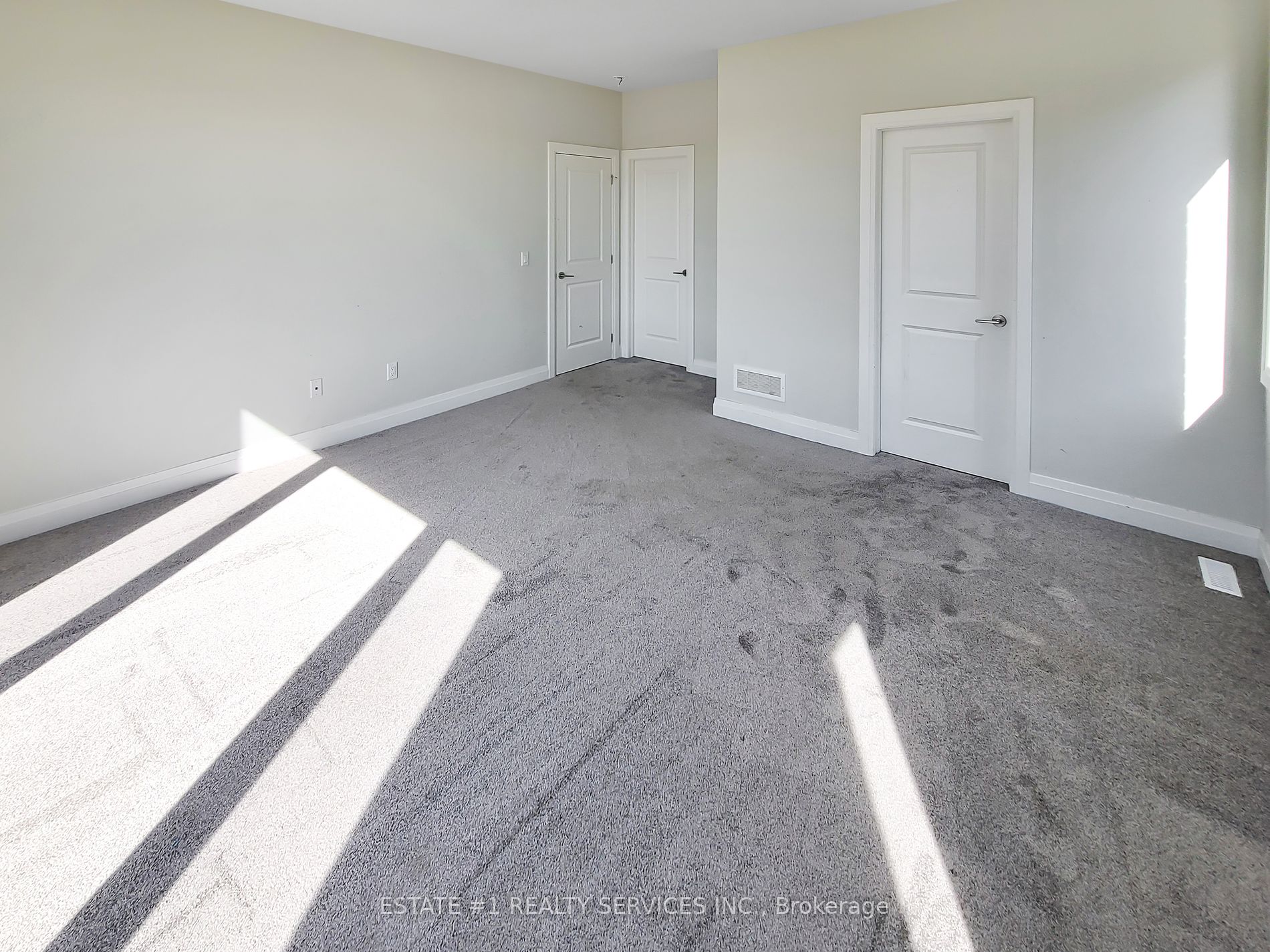 2047 Lockwood Crescent