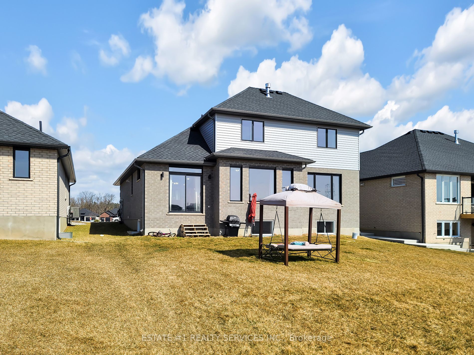 2047 Lockwood Crescent