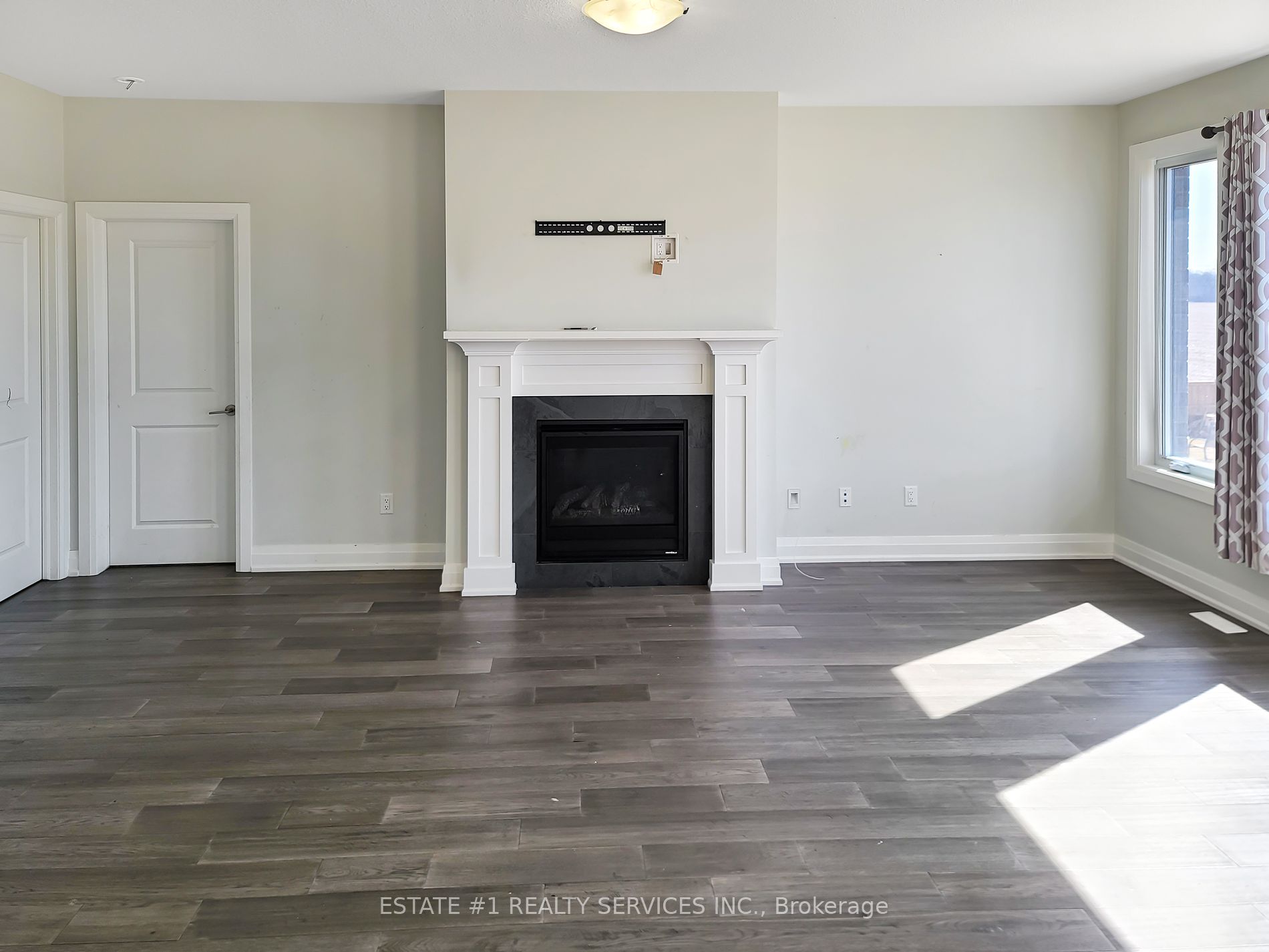 2047 Lockwood Crescent