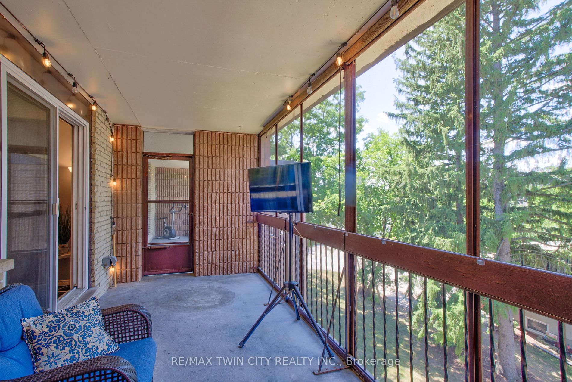 944 Caledonian View, #402