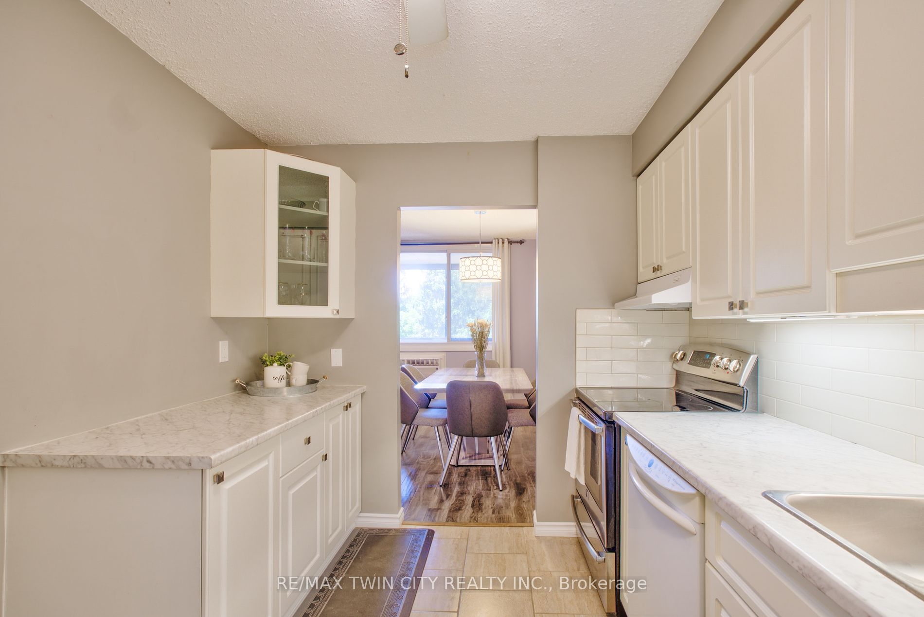 944 Caledonian View, #402
