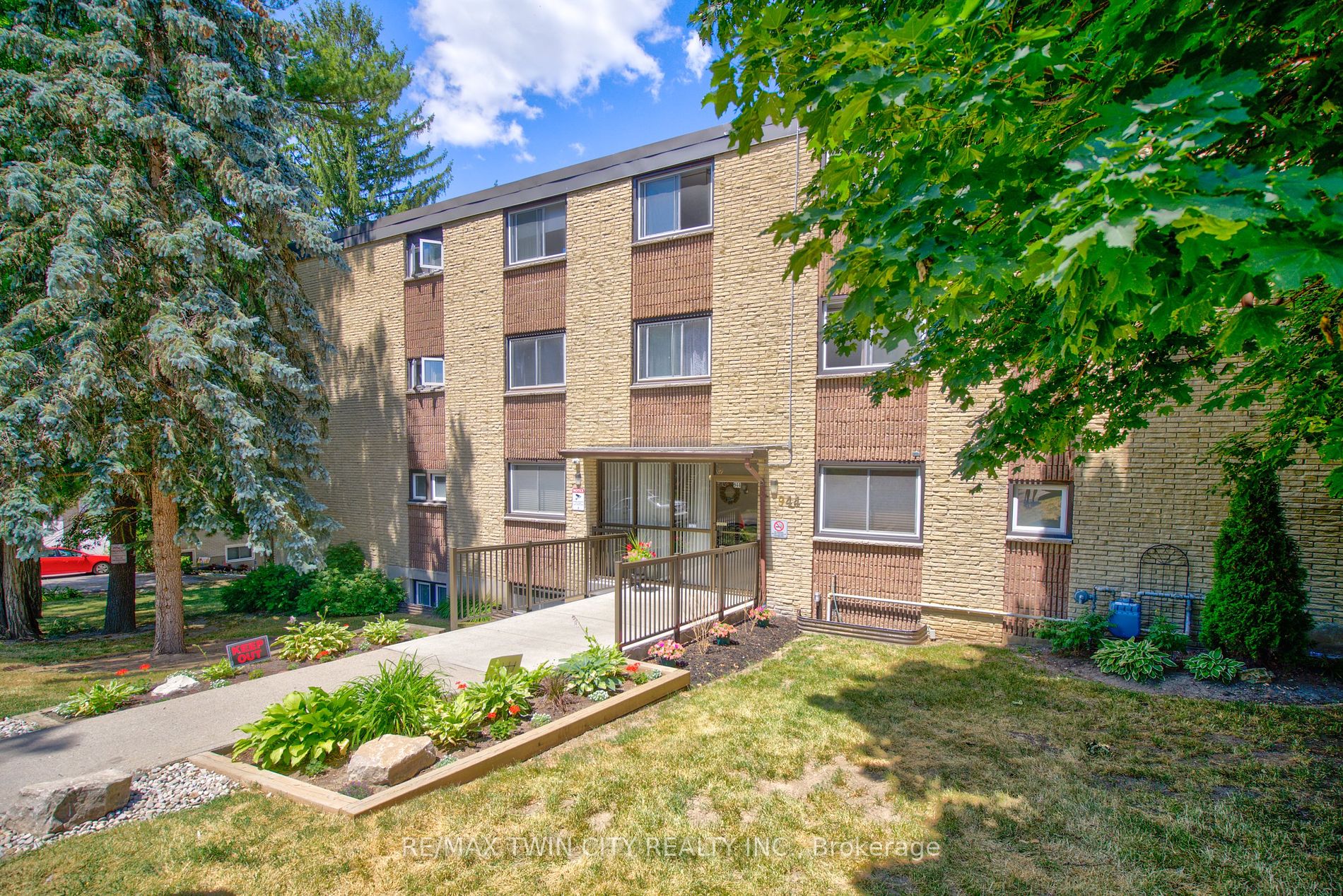 944 Caledonian View, #402