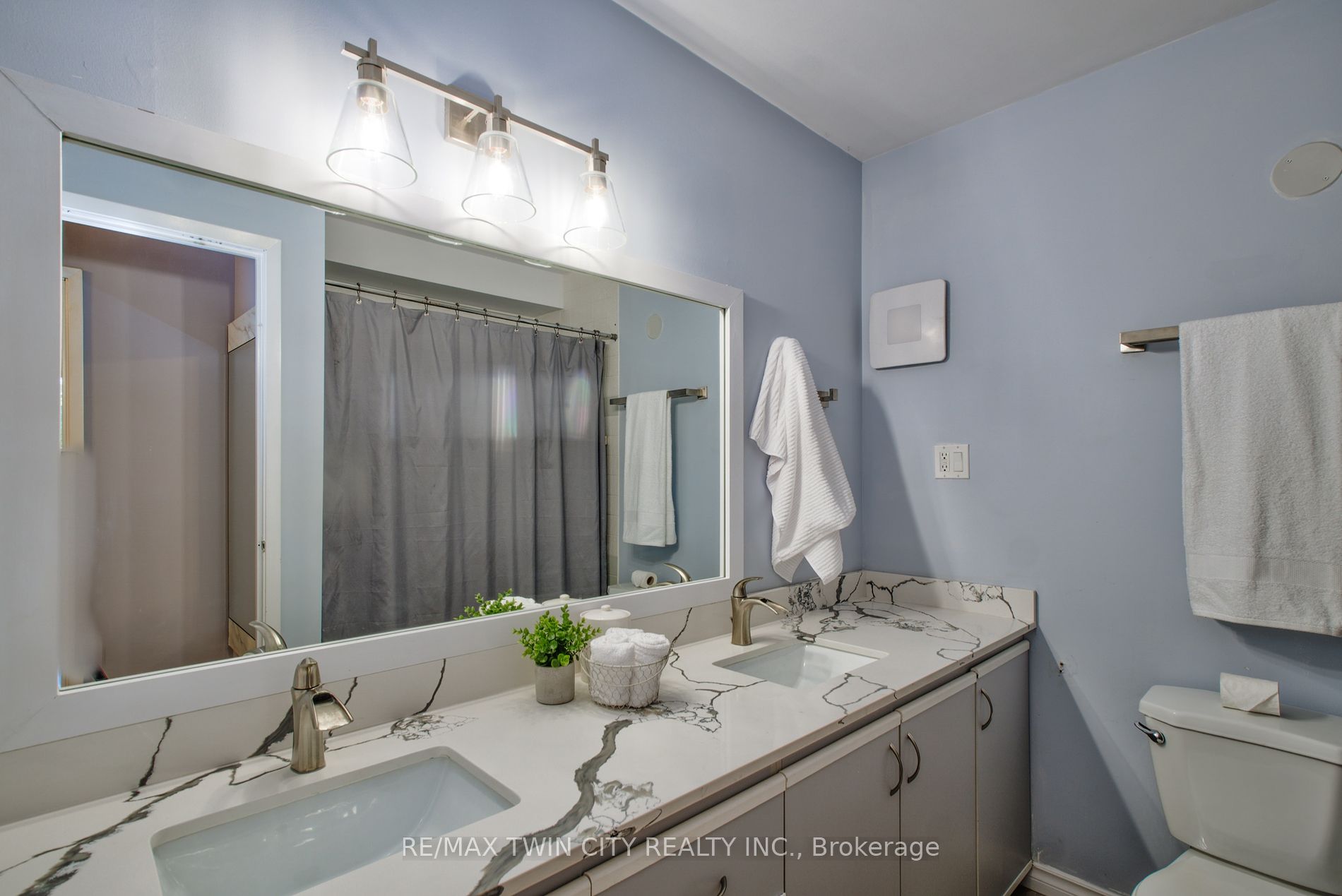 944 Caledonian View, #402