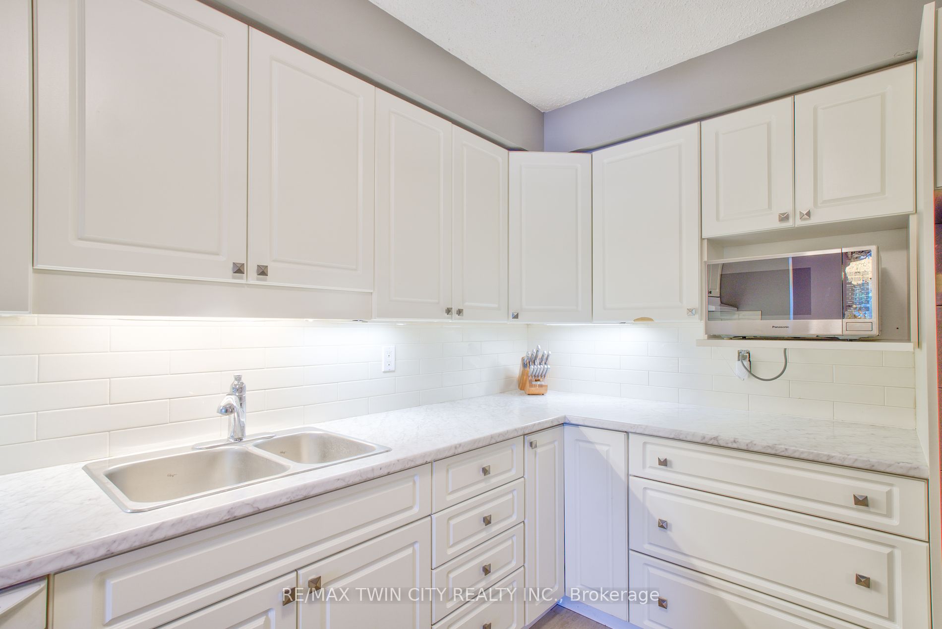 944 Caledonian View, #402
