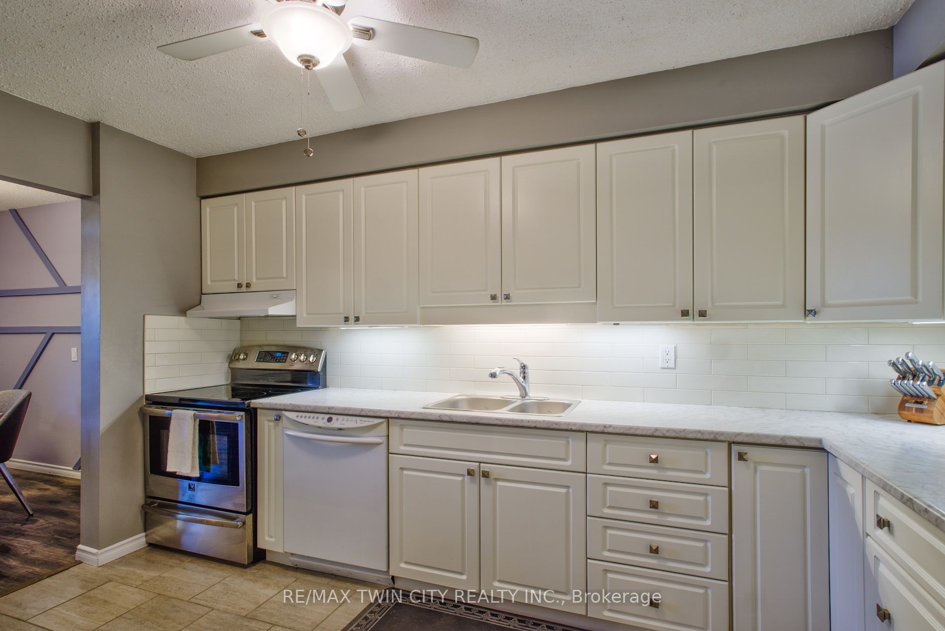 944 Caledonian View, #402