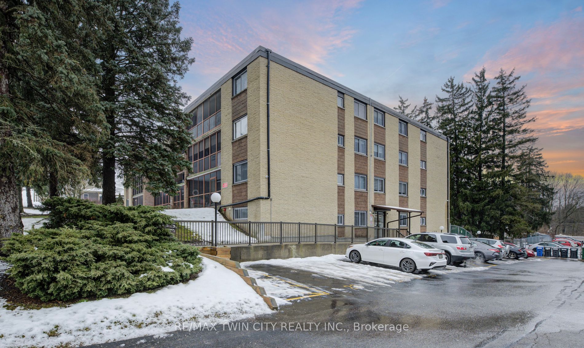 944 Caledonian View, #402