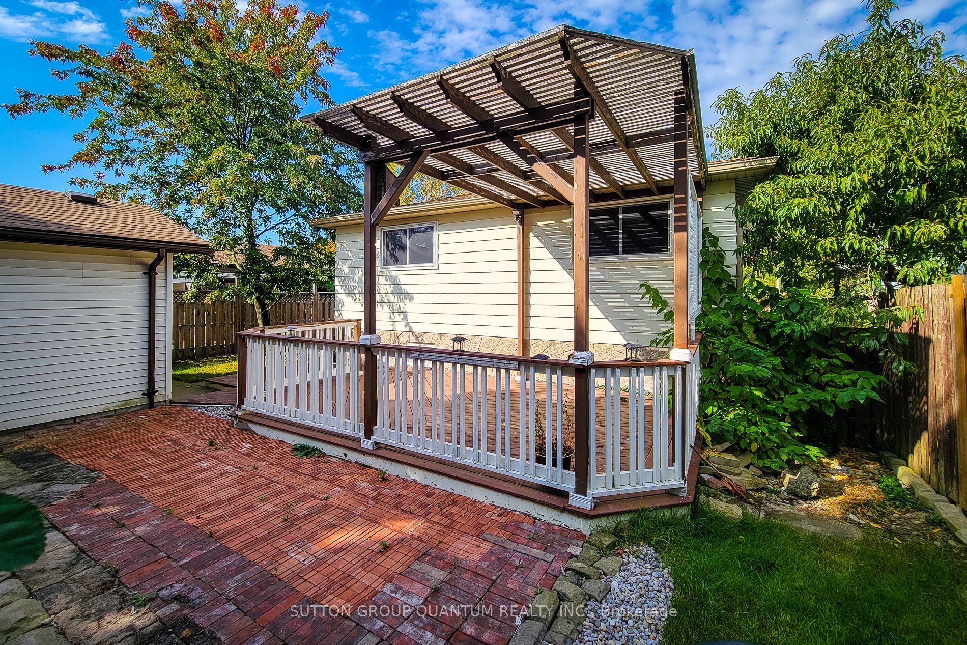 493 Brigadoon Dr