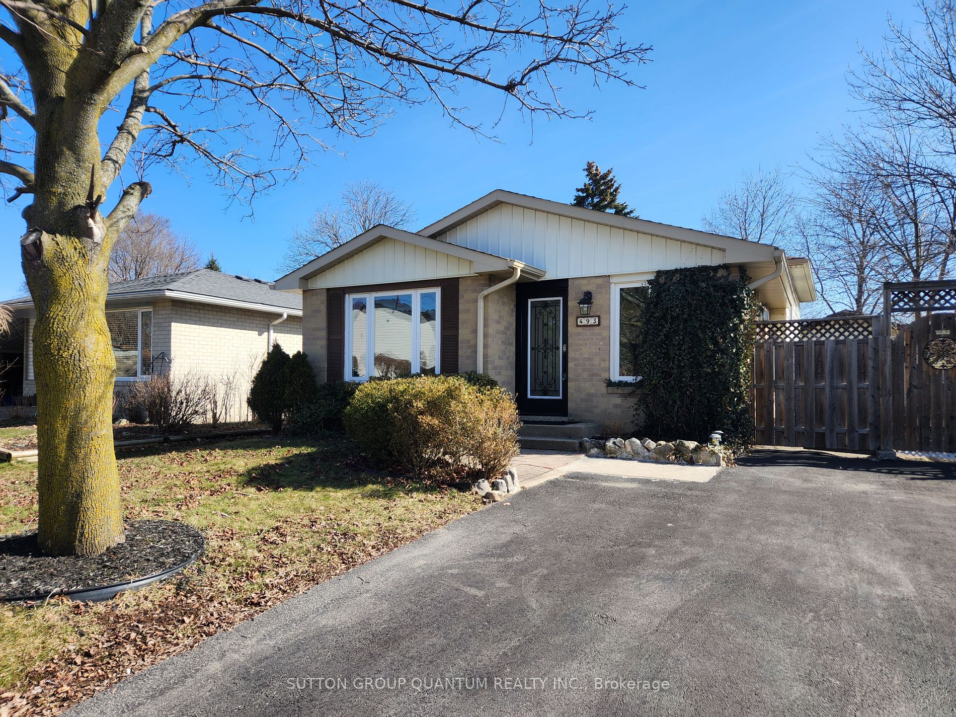 493 Brigadoon Dr