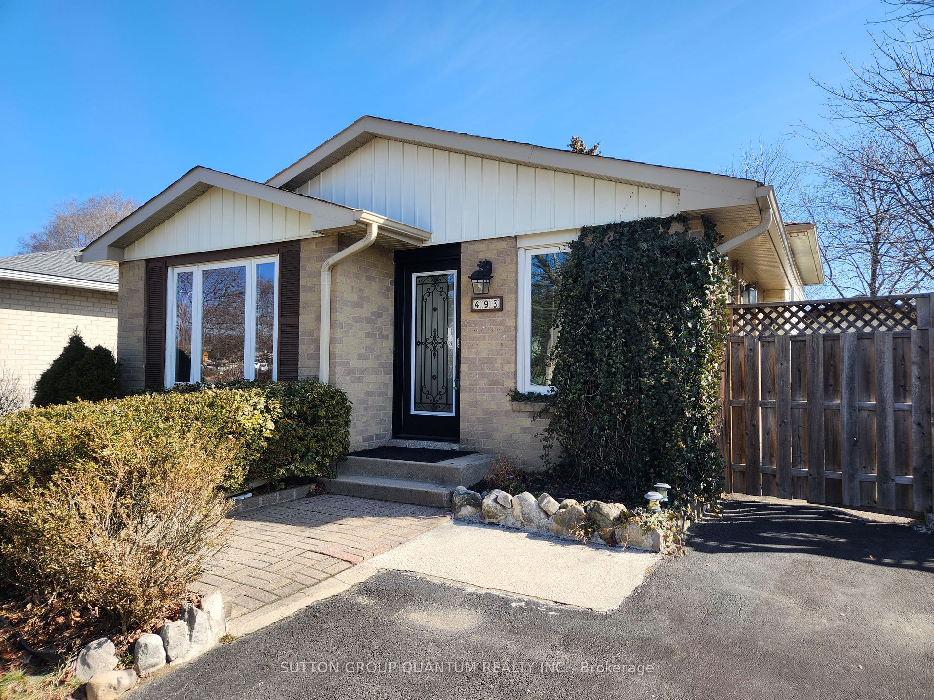493 Brigadoon Dr