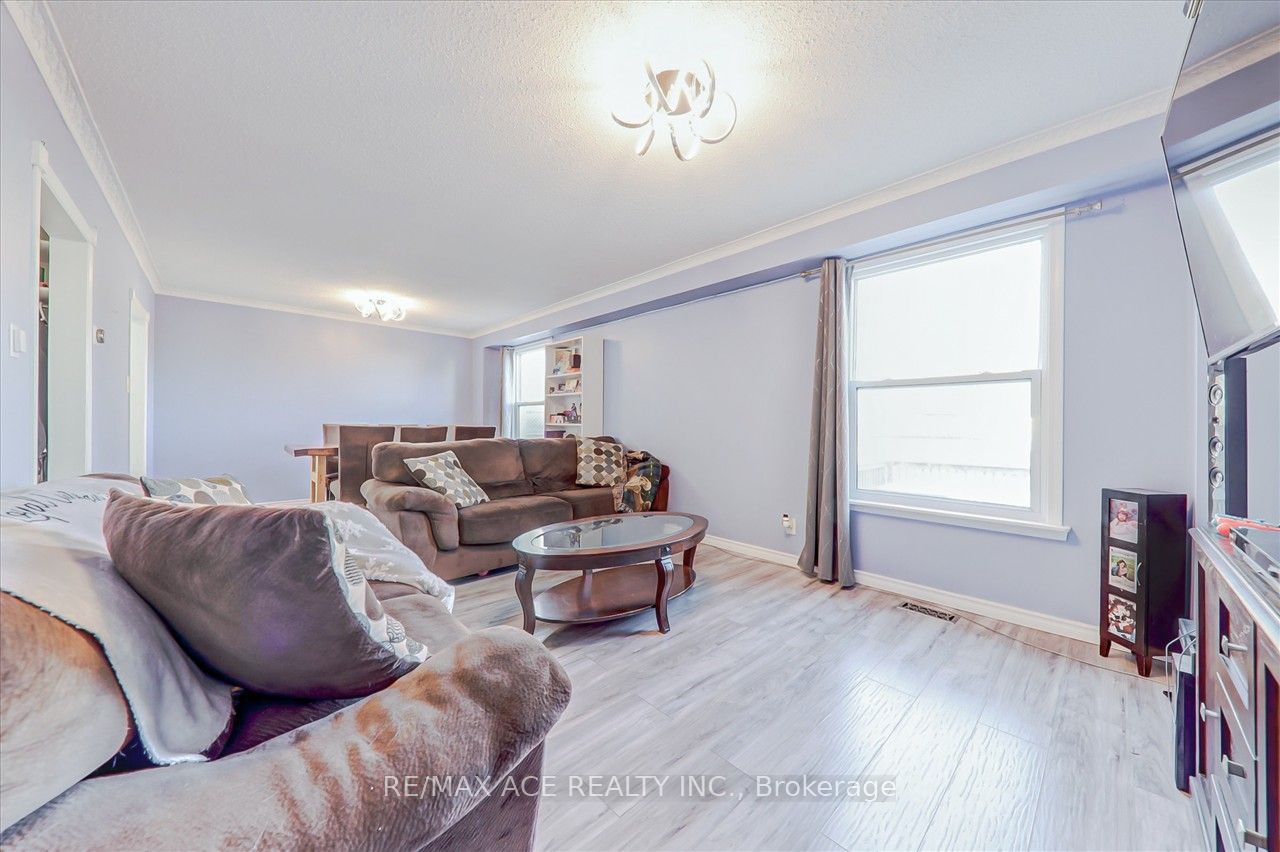 60 Pochon Avenue