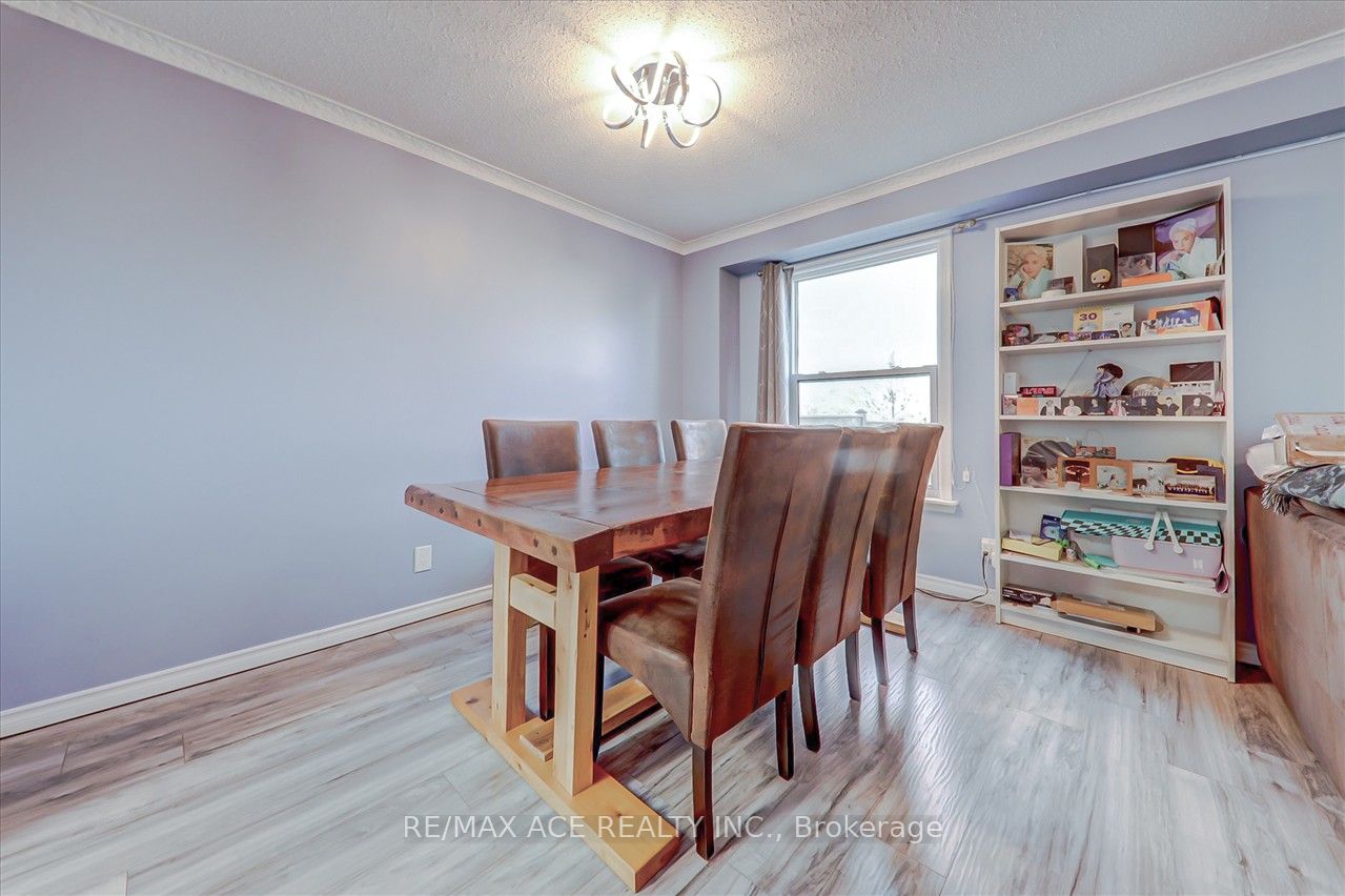 60 Pochon Avenue