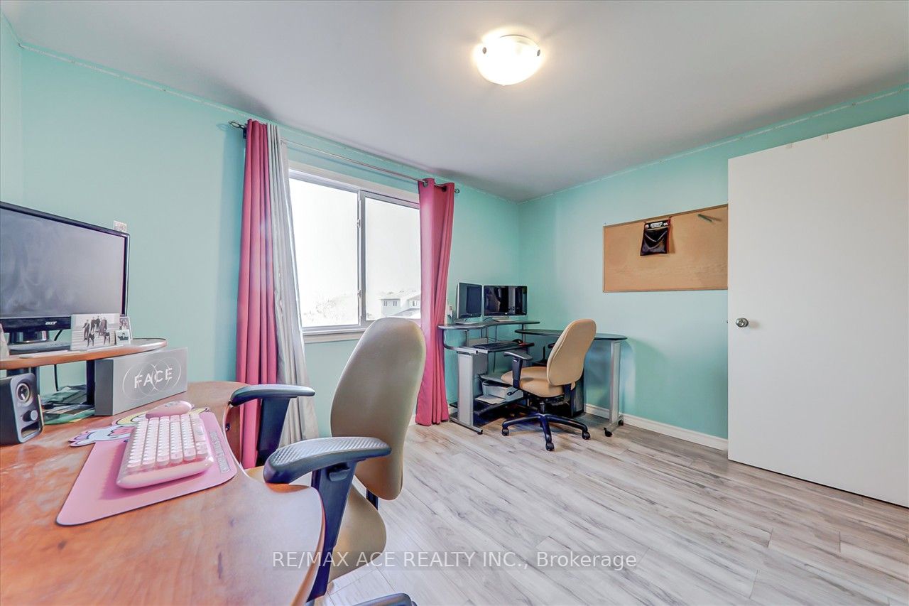 60 Pochon Avenue
