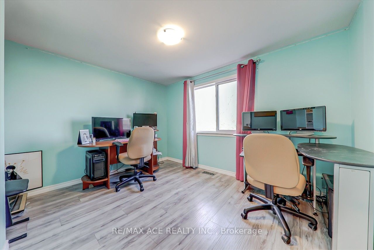 60 Pochon Avenue