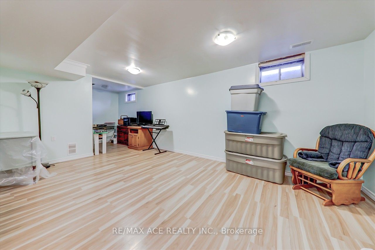 60 Pochon Avenue