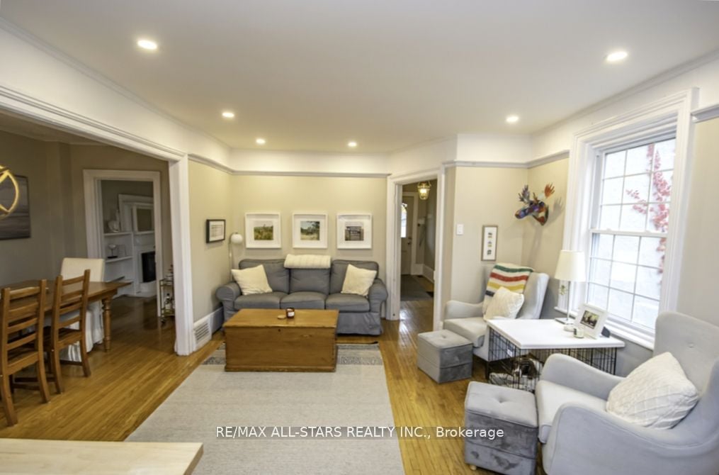 49 Sussex Street N