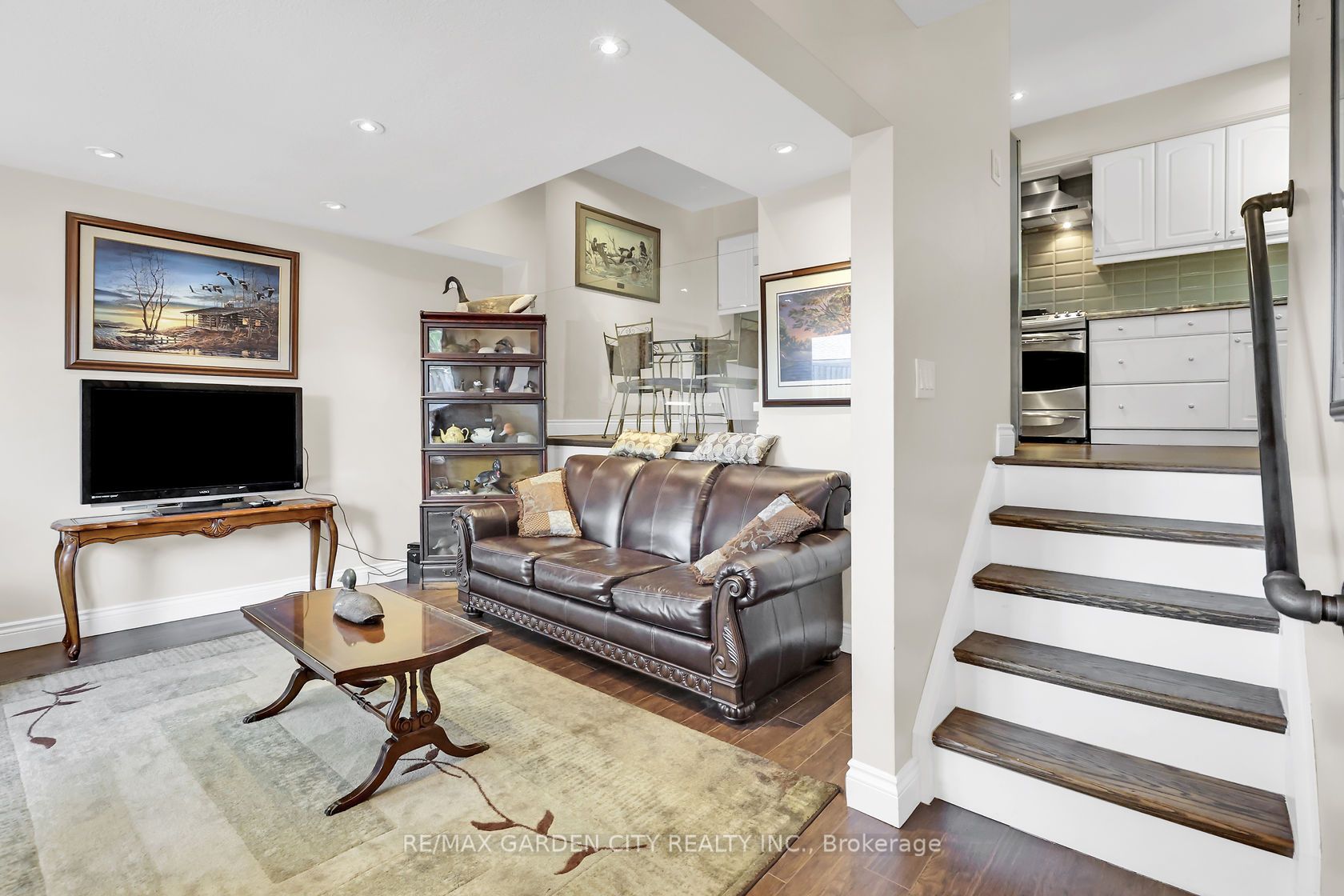 7 Viking Crt, #407